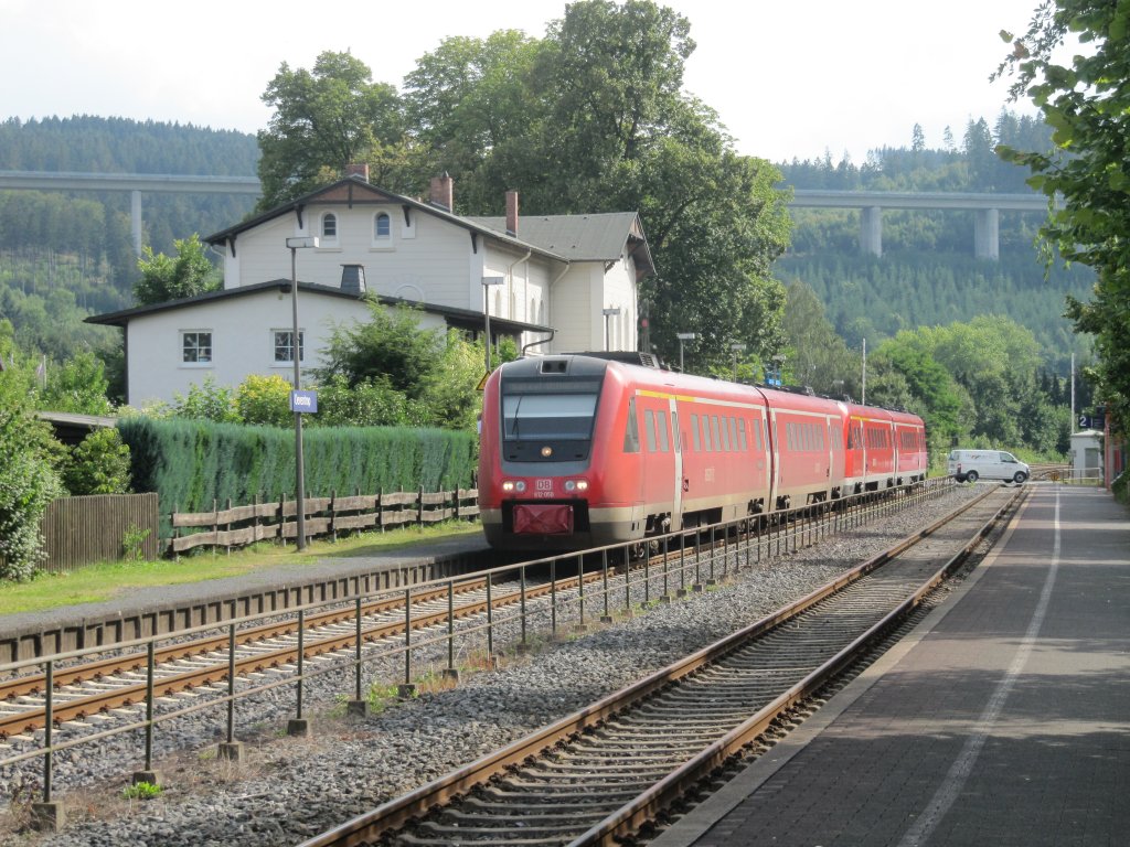 612 050 mit RE 17 auf dem Weg von Hagen nach Kassel-Wilhelmshh am 24.08.2012 bei der Einfahrt in den Bahnhof Arnsberg-Oeventrop.