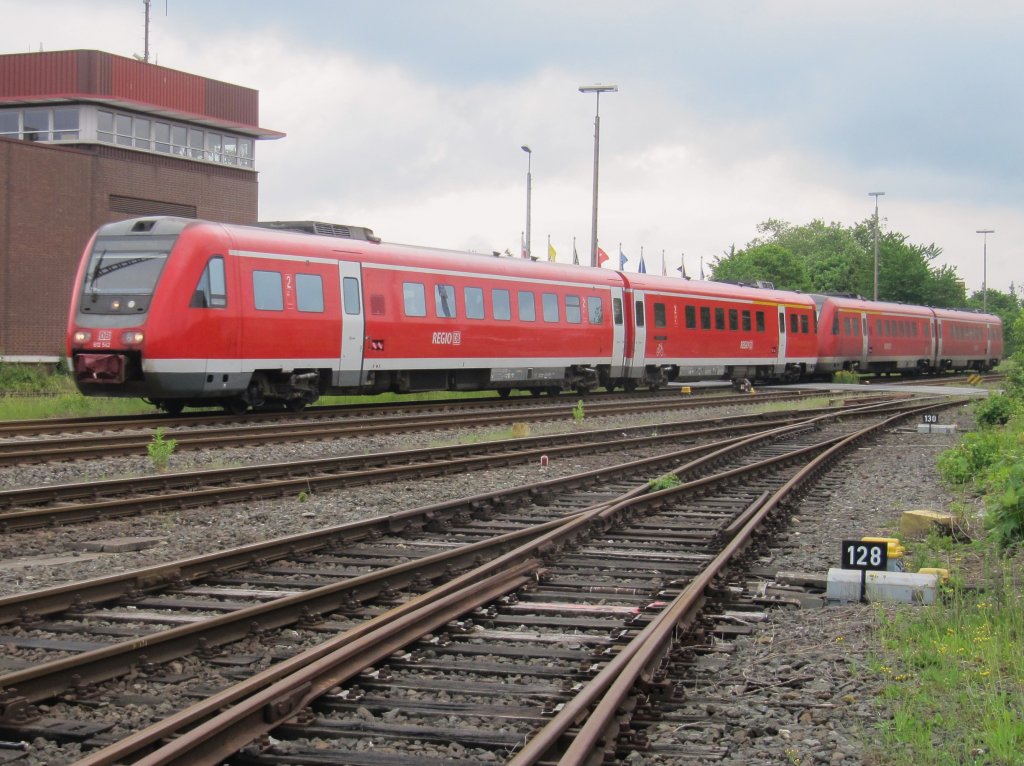 612 542 bei der Einfahrt in den Bahnhof Neheim-Hsten am 01.06.2012