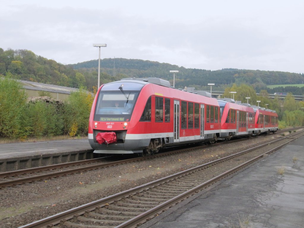 640 021 ist am 22.10.2010 mit RE 57 auf dem Weg nach Dortmund Hbf.