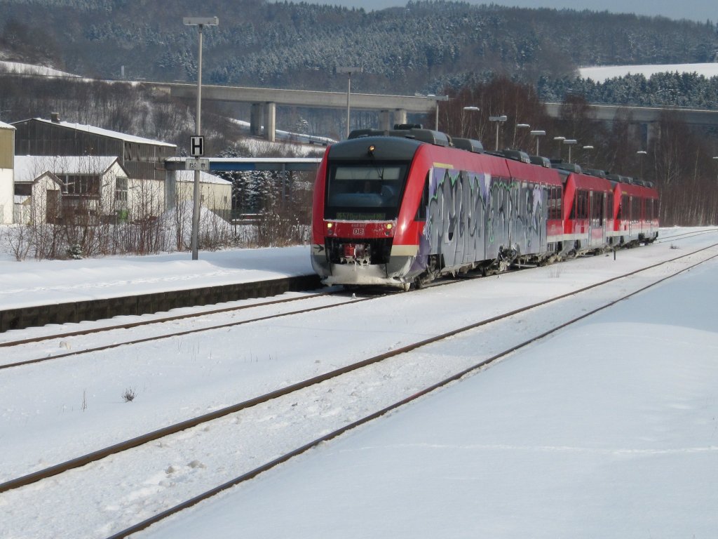 648 607 mit RE 57 nach Dortmund bei der Einfahrt im Bahnhof Arnsberg am 15.02.2010.