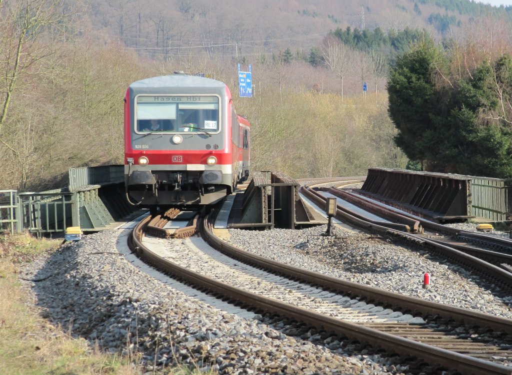 Am 01.03.2010 berquert RE 17 nach Hagen die Ruhr und erreicht in Krze den Bahnhof Arnsberg.