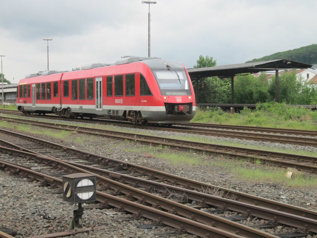Der RE 57 nach Bestwig mit 648 105 hat am 1.6.2012 soeben den Bahnhof Neheim-Hsten verlassen.
