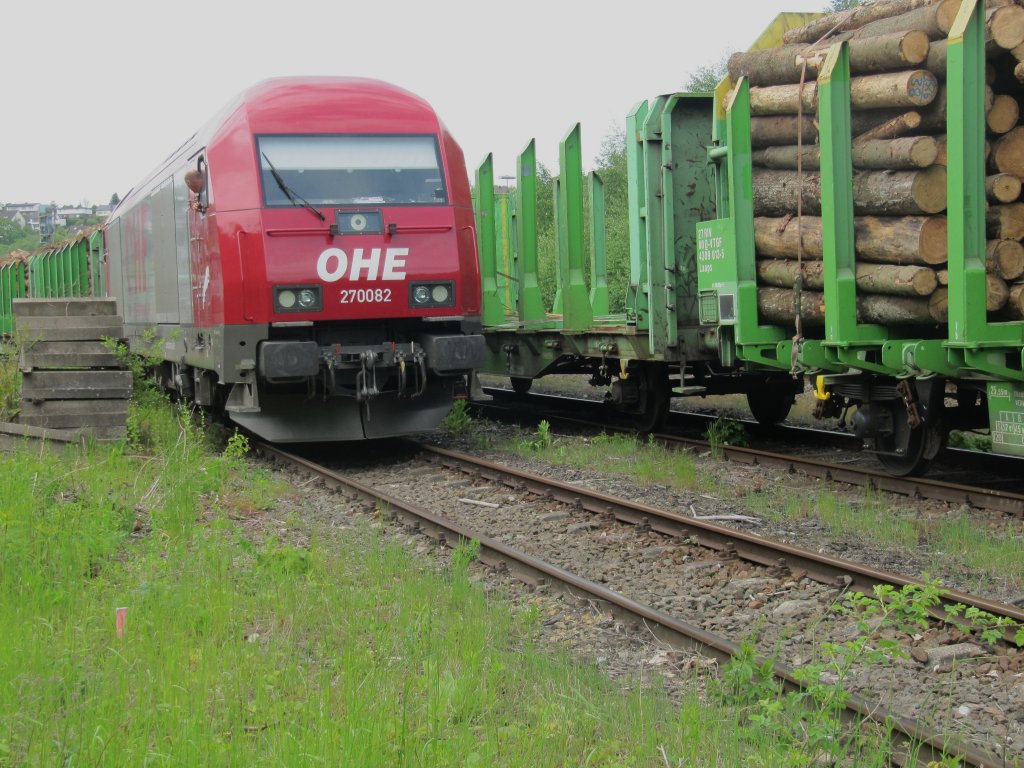 Holzverladung am 25.05.2013 in Arnsberg mit OHE 270082