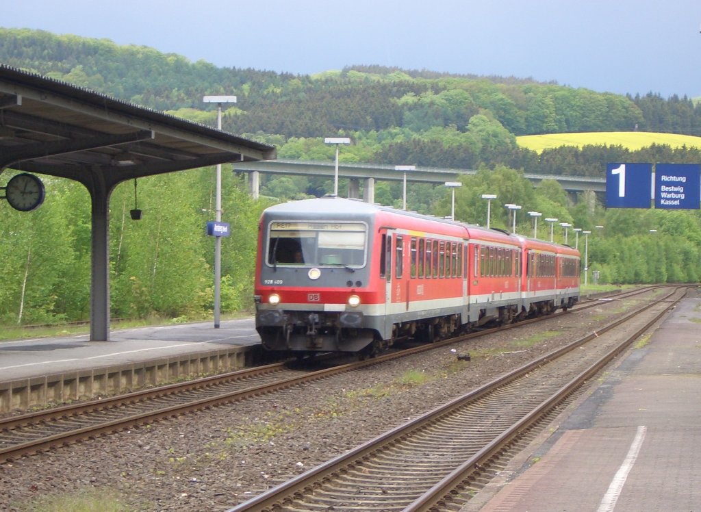 RE 17 nach Hagen bei der Einfahrt in den Bahnhof Arnsberg 