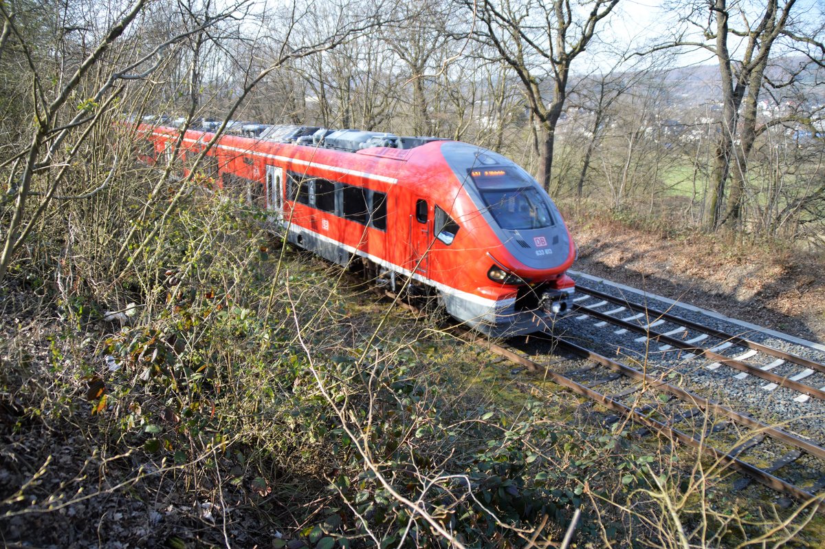 633 613 mit RE17 am 27.03.2020 auf der KBS 435 zwischen Neheim-Hüsten und Arnsberg.