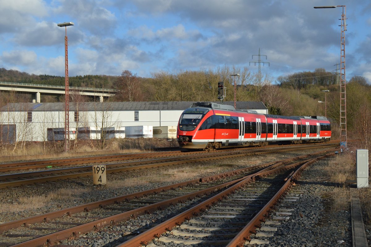 644 511 ist am 16.01.2020 mit dem RE57 auf dem Weg nach Dortmund bei der Einfahrt in den Bahnhof Arnsberg.