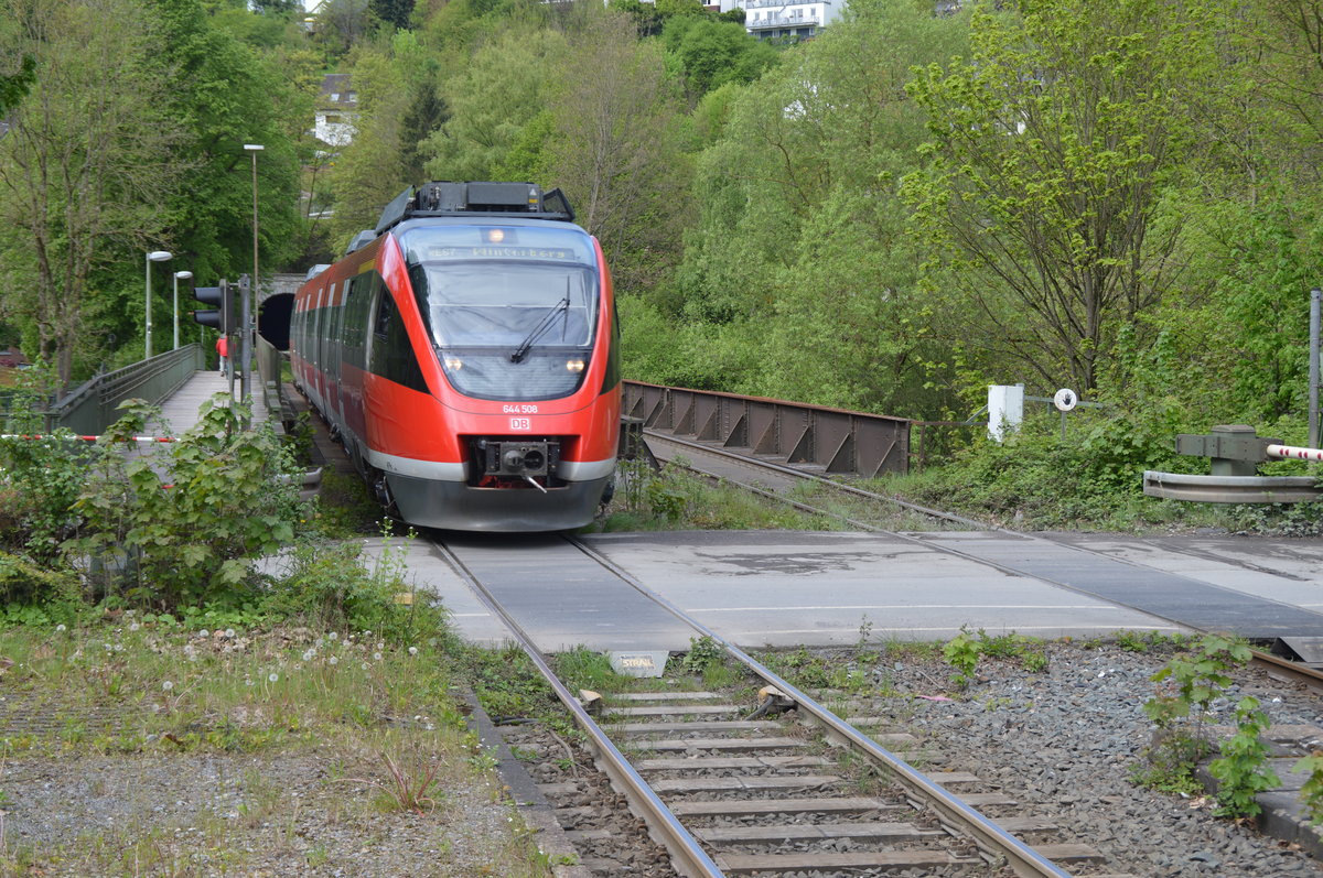 Am 13.05.2017 erreicht 644 008/508 mit dem RE 57 nach Winterberg den Bahnhof Arnsberg.