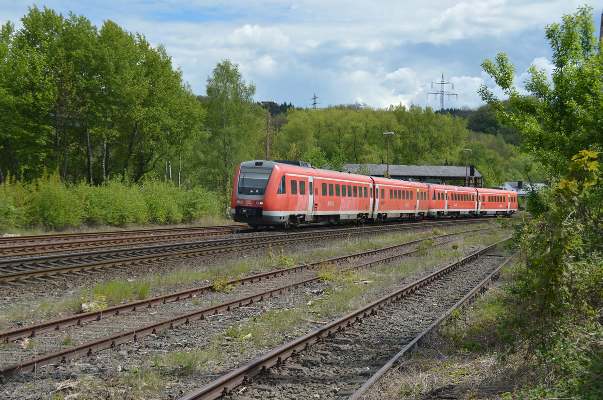 Am 13.05.2017 ist der RE17 mit 612 545 auf dem Weg nach Hagen und fährt soeben in den Bahnhof Arnsberg ein.
