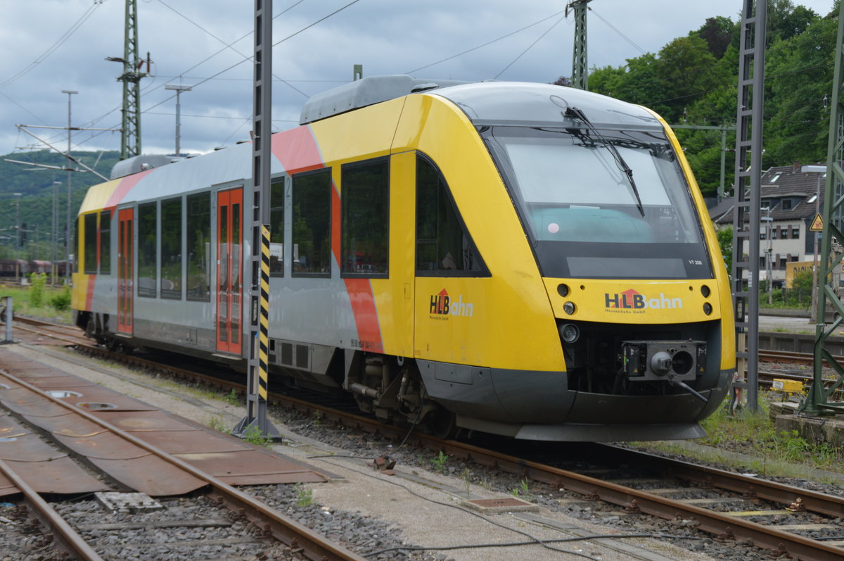 Am 31.05.2016 wartet VT208 der HLB (Hessenbahn GmbH) in Finnentrop auf den nächsten Einsatz