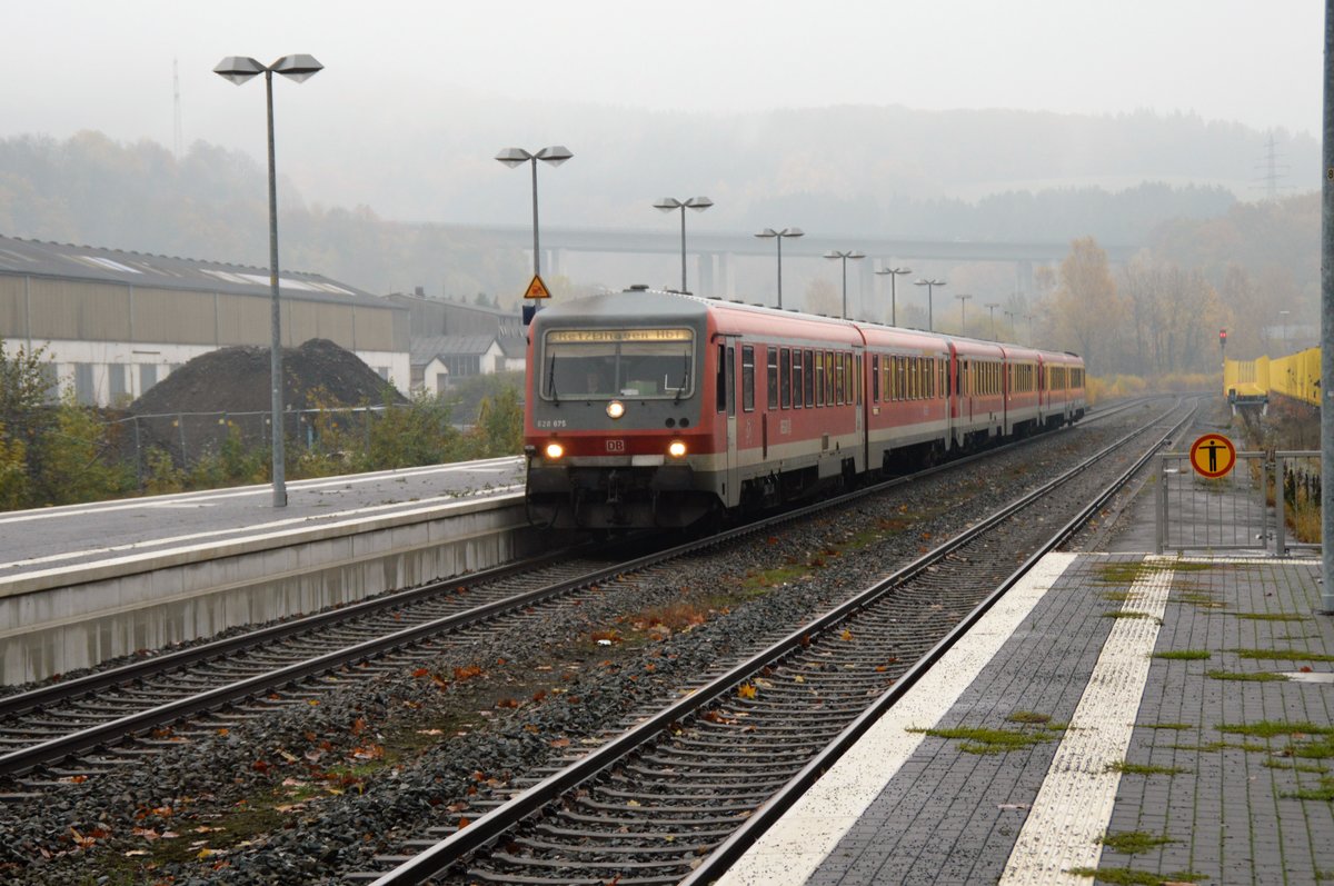 Einfahrt RE17 nach Hagen in den Bahnhof Arnsberg am 11.11.2016  