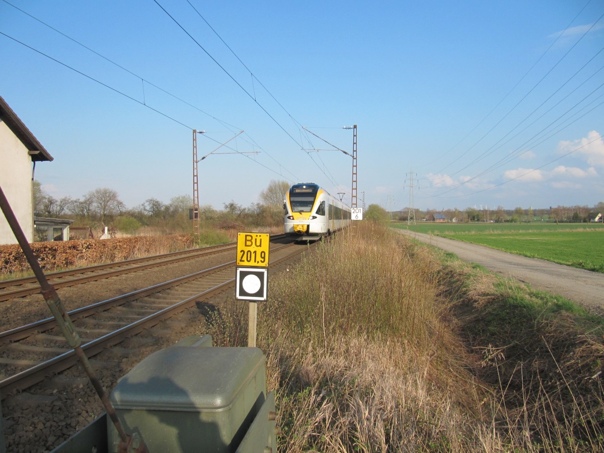 ET 5.14 der Eurobahn am 25.03.2014 auf dem Weg von Dortmund nach Soest am Bahnbergang bei Werl-Bderich