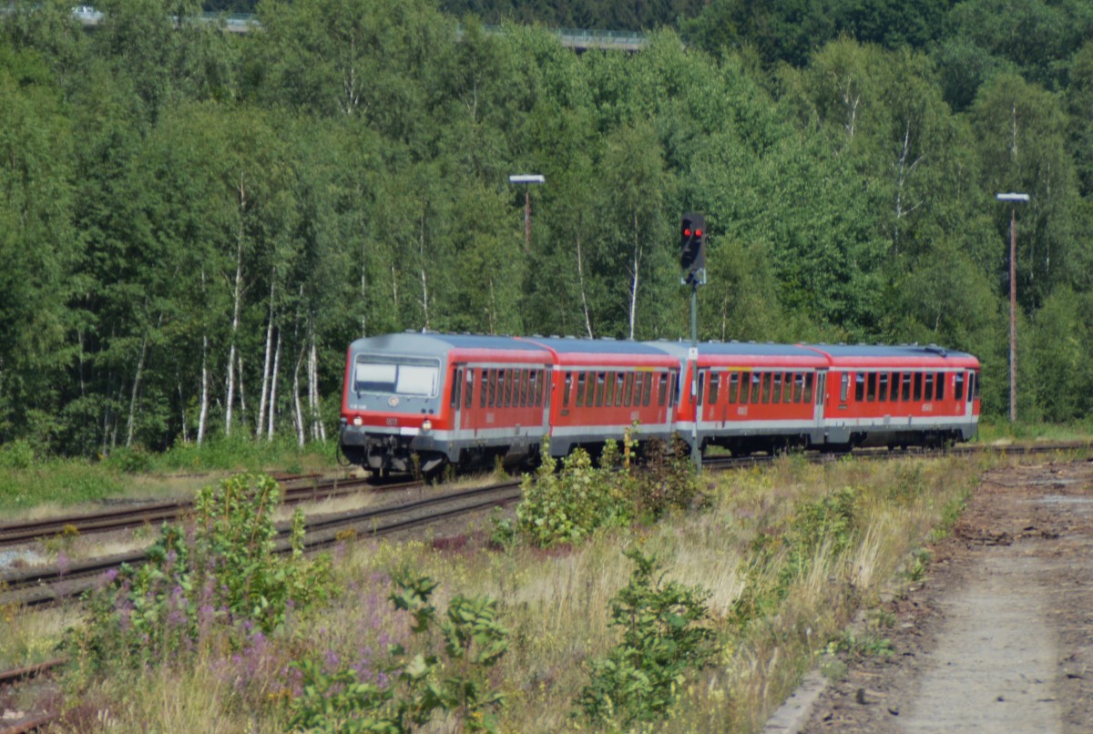 RE 17 nach Hagen Hbf. fährt am 03.08.2015 soeben in den Bahnhof Arnsberg ein.