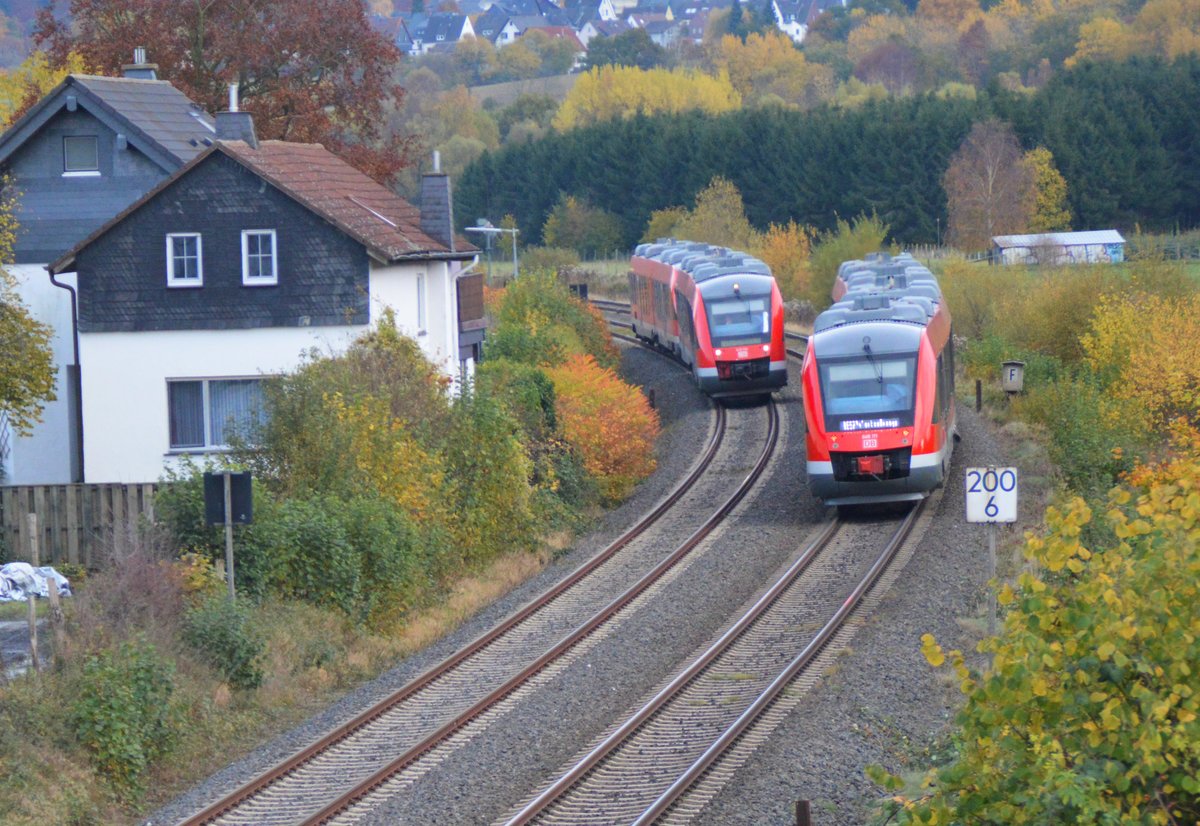 RE 57 Begegnung auf der KBS 435 am 4.11.2016 in Arnsberg-Uentrop