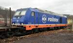 Raildox 76 110-0 (92 88 0076 110-0 B-RDX) wartet am 01.02. 2023 an der Holzverladung in Arnsberg.