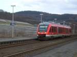 Eine Einheit 648 als RE 57 nach Dortmund fhrt am 30.3.09 in den Bahnhof Arnsberg ein.