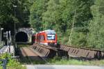 Am 31.07.2015 ist RE 57 auf dem Weg nach Dortmund und überquert soeben die Ruhr in Arnsberg und fährt in den Schloßbergtunnel ein.