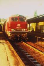 218 134-5 wartet im Bahnhof Arnsberg (Gleis 1) auf die Ausfahrt Richtung Bestwig. (Scan vom alten Foto, Aufnahmedatum nicht bekannt)