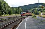 Einfahrt in den Bahnhof Brilon-Wald für den RE 57 nach Brilon Stadt mit 644 502/002 am 31.7.2017