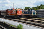 Guterzuge/507042/rlg-68-wartet-am-11072016-im RLG 68 wartet am 11.07.2016 im Bahnhof Neheím-Hüsten auf die Ausfahrt zum Hafen Dortmund.
