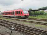 Der RE 57 nach Bestwig mit 648 105 hat am 1.6.2012 soeben den Bahnhof Neheim-Hsten verlassen.