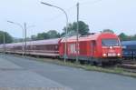 Personenzuge/269483/am-fruehen-morgen-des-25052013-rangiert Am frhen Morgen des 25.05.2013 rangiert WLE 23 an den in Neheim-Hsten (RLG Gelnde) geparkten Sonderzug nach Willingen.