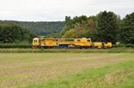 Gleisbaufahrzeug (Universalstopfmaschine) am 09.08.2016 auf der KBS 435 zwischen Neheim-Hüsten und Wickede (Ruhr).