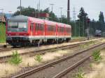 sonstiges/82637/628-530-mit-re-17-wartet 628 530 mit RE 17 wartet am 18.07.10 in Neheim auf den nchsten Einsatz. Zwischen Neheim und Frndenberg gibt es Schienenpersonenersatzverkehr.