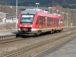 Triebwagen RE 57 nach Dortmund Hbf erreicht am 25.03.2010 den Bahnhof Arnsberg auf Gleis 2.