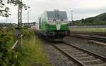 Während am 20.06.2024 an den Ladegleisen in Arnsberg der 2. Holzzug in dieser Woche beladen wird, wartet die SETG 248 995 (Siemens Vectron) abseits des Geschehens.