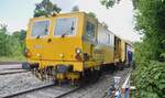 Einsatz der Universalstopfmaschine 09-475 Unimat 4S der DGU (Deutsche Gleisbau Union GmbH & Co KG, Koblenz) am 17.05.2025 im Bahnhof Arnsberg.