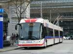 (247'470) - VBL Luzern - Nr. 420 - Hess/Hess Doppelgelenktrolleybus am 18. M�rz 2023 beim Bahnhof Luzern